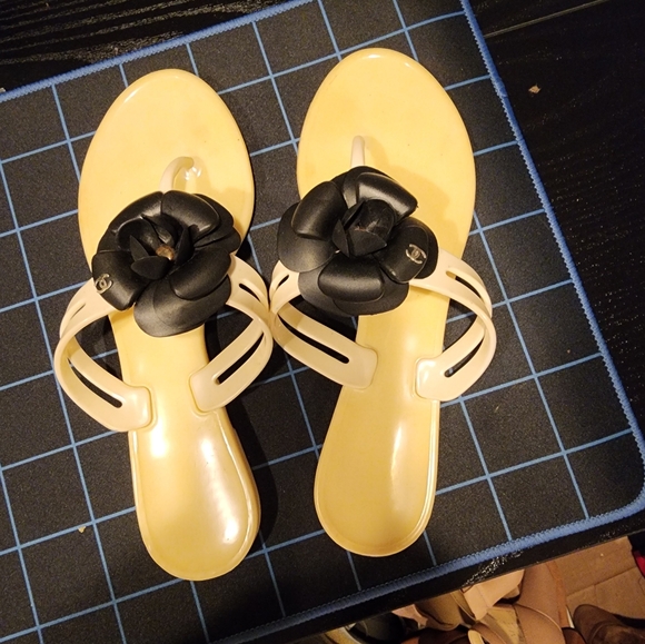 Channel slippers - Picture 2 of 3